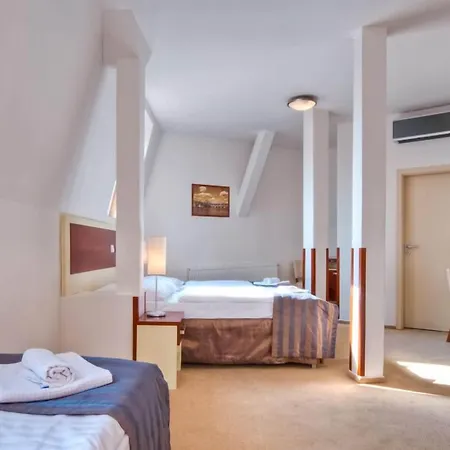 Gloria 4* Prague